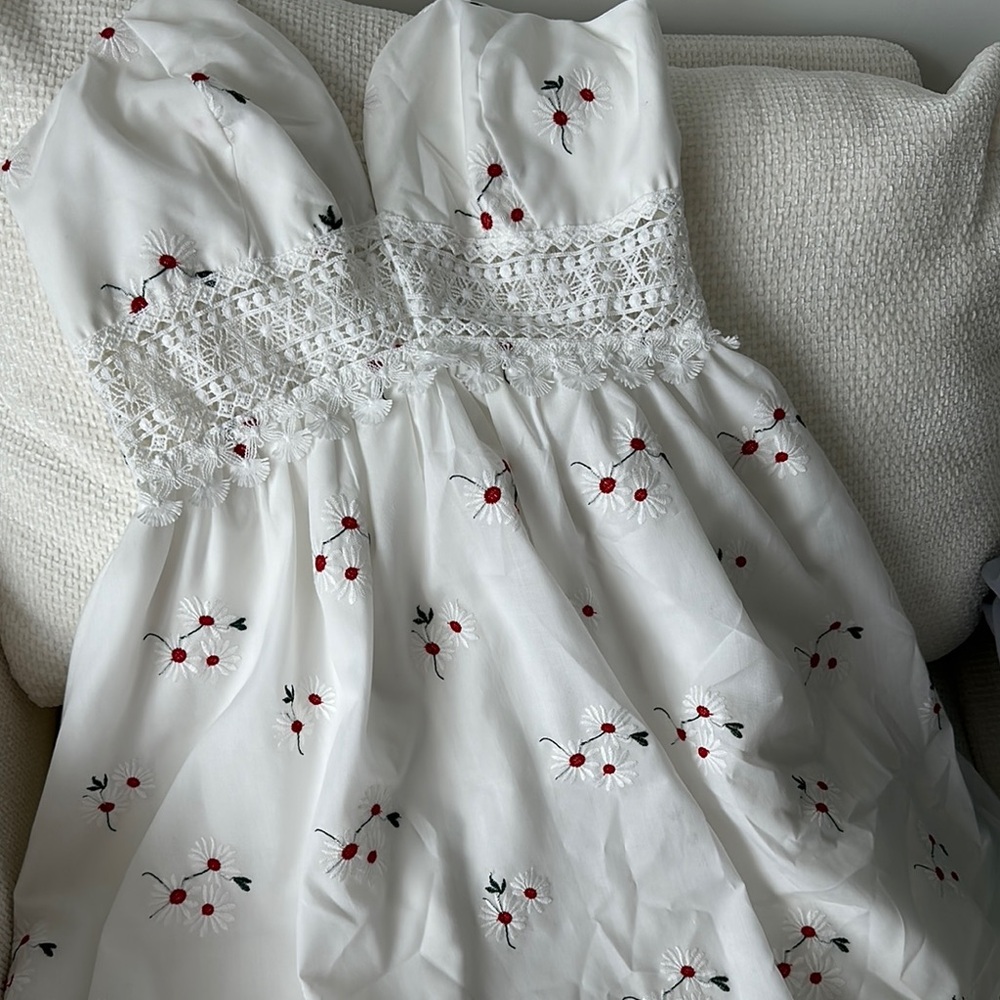 Short white summer dresss